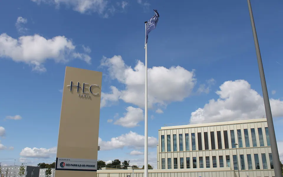 HEC Paris campus